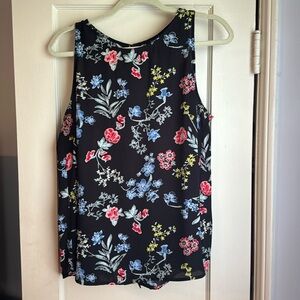 Like New! Sleeveless floral blouse